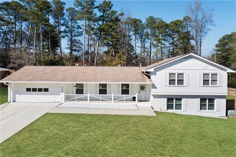 Single Family Residence in Roswell GA 4554 Mountain Creek Drive.jpg