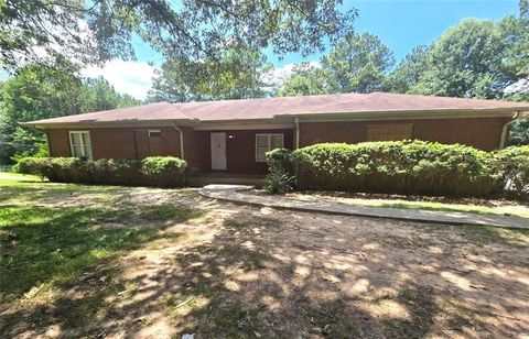 Single Family Residence in Union City GA 6385 Lower Dixie Lake Road.jpg