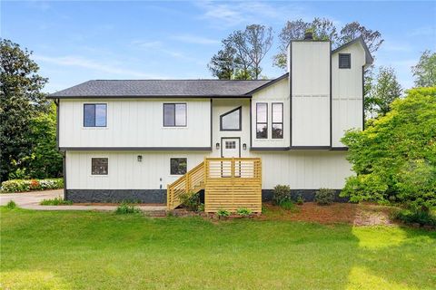 Single Family Residence in Marietta GA 3152 Normandy Circle.jpg