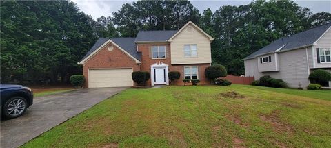Single Family Residence in Suwanee GA 618 Eight Point Court.jpg