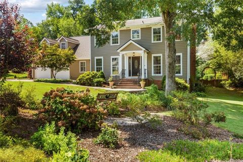 Single Family Residence in Marietta GA 2932 CHESHIRE Drive.jpg