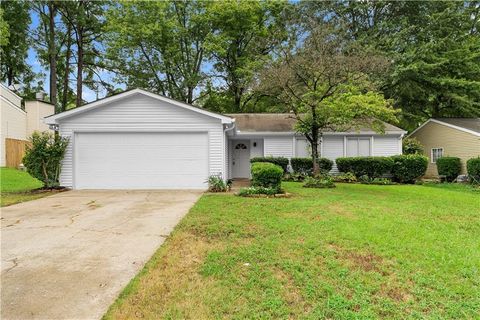 Single Family Residence in Roswell GA 10630 Worthington Hills Manor.jpg