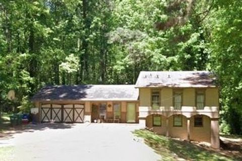 Single Family Residence in Lilburn GA 5531 Four Winds Drive.jpg