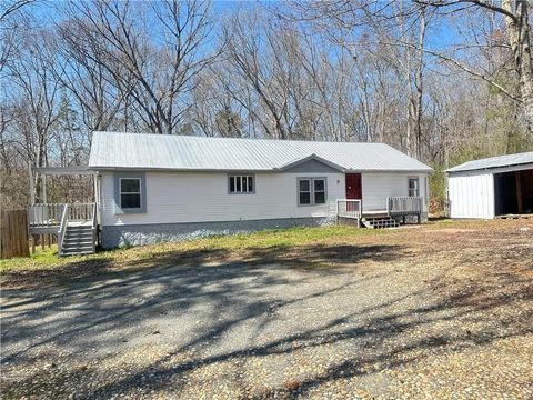 Single Family Residence in Acworth GA 7301 Staton Place.jpg