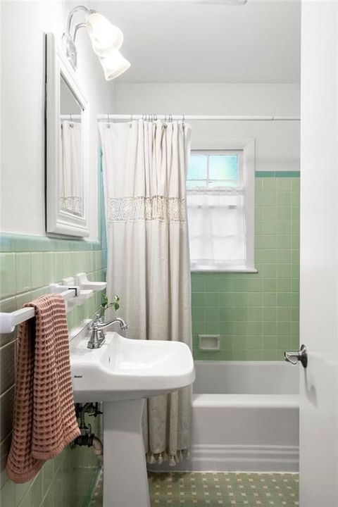 Single Family Residence in Atlanta GA 1597 Fama Drive 17.jpg