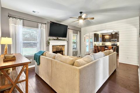 Single Family Residence in Cumming GA 3975 Silverthorn Trace 12.jpg