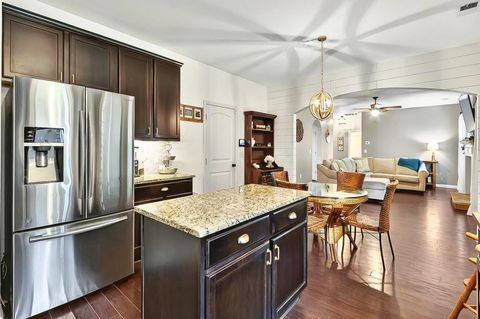 Single Family Residence in Cumming GA 3975 Silverthorn Trace 18.jpg
