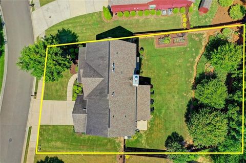 Single Family Residence in Cumming GA 3975 Silverthorn Trace 42.jpg