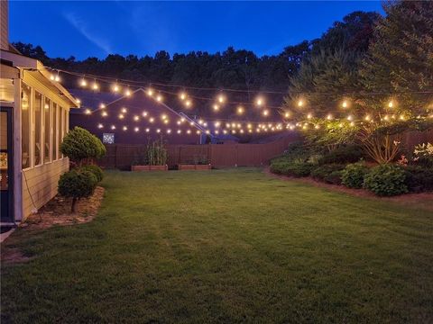 Single Family Residence in Cumming GA 3975 Silverthorn Trace 38.jpg