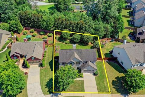 Single Family Residence in Cumming GA 3975 Silverthorn Trace 43.jpg