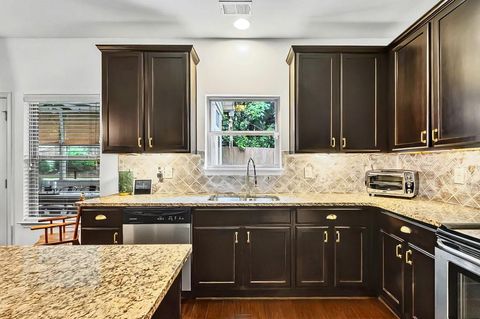 Single Family Residence in Cumming GA 3975 Silverthorn Trace 19.jpg