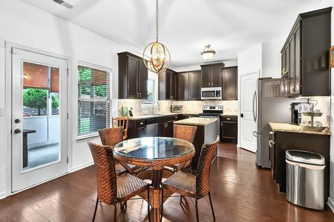 Single Family Residence in Cumming GA 3975 Silverthorn Trace 15.jpg