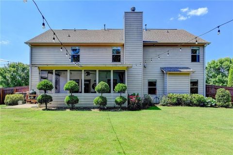 Single Family Residence in Cumming GA 3975 Silverthorn Trace 39.jpg