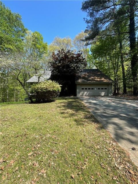 Single Family Residence in Roswell GA 8975 Martin Road.jpg