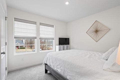 Single Family Residence in Barnesville GA 100 Red Oak Drive 16.jpg