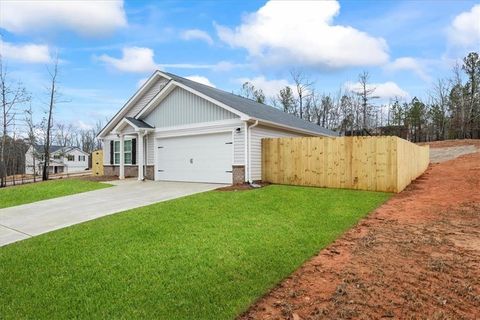 Single Family Residence in Barnesville GA 100 Red Oak Drive 3.jpg