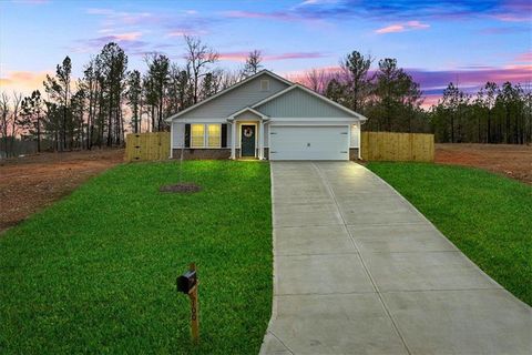 Single Family Residence in Barnesville GA 100 Red Oak Drive 2.jpg
