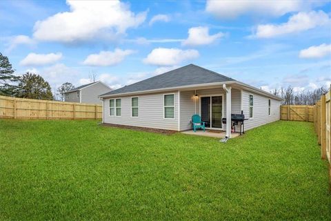 Single Family Residence in Barnesville GA 100 Red Oak Drive 21.jpg