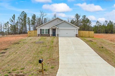 Single Family Residence in Barnesville GA 100 Red Oak Drive 1.jpg