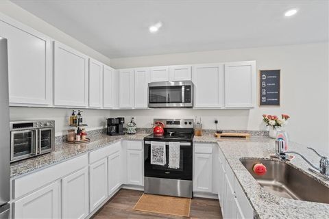 Single Family Residence in Barnesville GA 100 Red Oak Drive 7.jpg