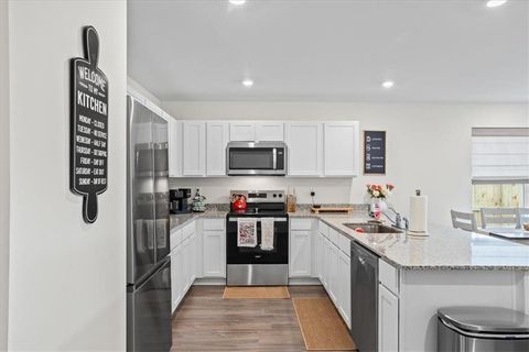 Single Family Residence in Barnesville GA 100 Red Oak Drive 6.jpg