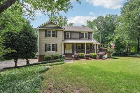 Single Family Residence in Roswell GA 10875 Shagbark Trail.jpg