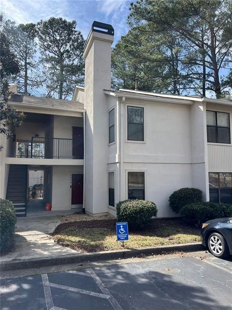 Condominium in Atlanta GA 2611 Huntingdon Chase.jpg
