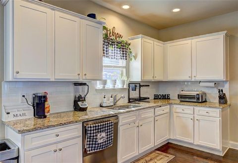 Single Family Residence in Monroe GA 1817 HIGHLAND CREEK Drive 8.jpg