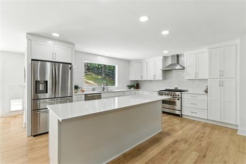 Single Family Residence in Roswell GA 510 Watergate Court 5.jpg