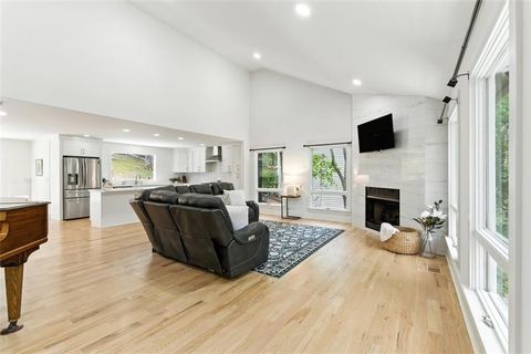 Single Family Residence in Roswell GA 510 Watergate Court 4.jpg