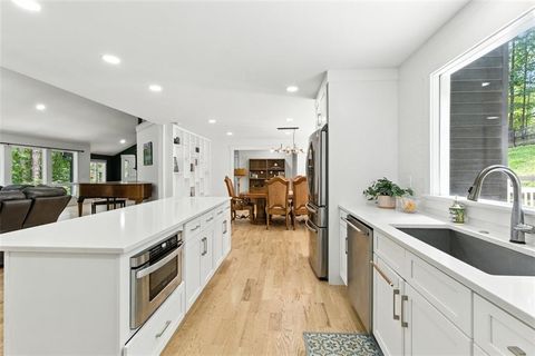 Single Family Residence in Roswell GA 510 Watergate Court 6.jpg