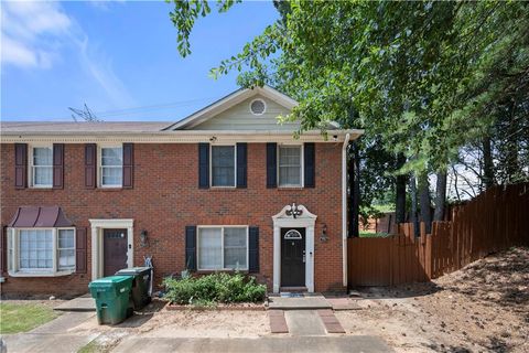 Townhouse in Norcross GA 5567 Executive Way.jpg