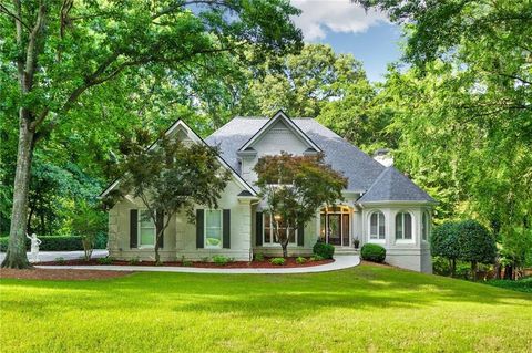 Single Family Residence in Johns Creek GA 10635 N Edgewater Pl.jpg