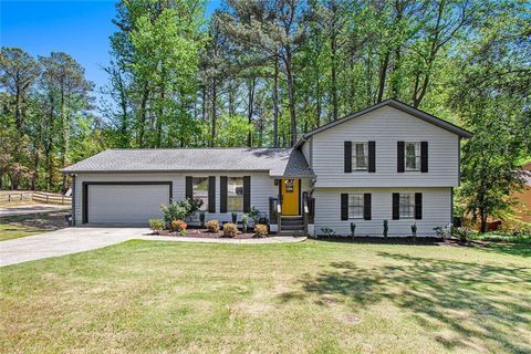 Single Family Residence in Marietta GA 2022 Ramblewood Court.jpg