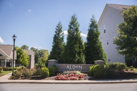 Townhouse in Woodstock GA 101 Holden Way.jpg