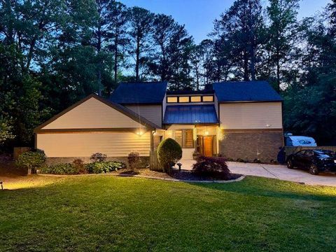 Single Family Residence in Marietta GA 4531 Kings Lake Drive.jpg