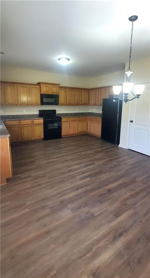 Single Family Residence in Villa Rica GA 237 summergate Lane 9.jpg