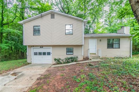 Single Family Residence in Stone Mountain GA 5218 Tina Court.jpg