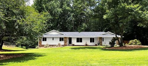 Single Family Residence in Roswell GA 1035 Hunterhill Drive.jpg