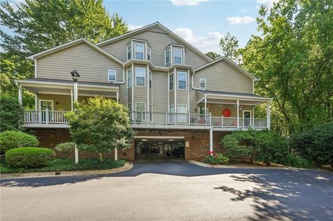 Condominium in Atlanta GA 4467 Pineridge Circle.jpg