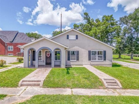 Single Family Residence in Aragon GA 1 Elm Street.jpg