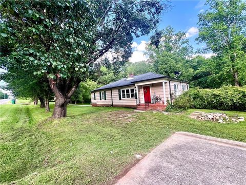 Single Family Residence in Carnesville GA 10170 Lavonia Road.jpg