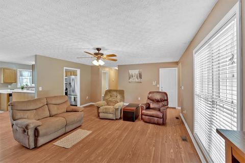 Single Family Residence in Cartersville GA 11 Chestnut Street 10.jpg