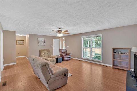 Single Family Residence in Cartersville GA 11 Chestnut Street 9.jpg