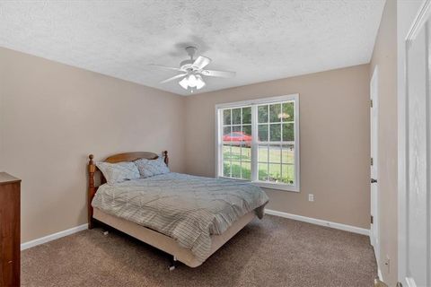 Single Family Residence in Cartersville GA 11 Chestnut Street 21.jpg