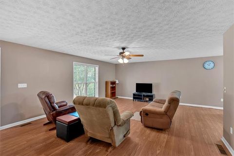 Single Family Residence in Cartersville GA 11 Chestnut Street 8.jpg