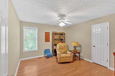 Single Family Residence in Cartersville GA 11 Chestnut Street 17.jpg