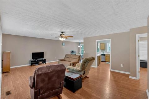 Single Family Residence in Cartersville GA 11 Chestnut Street 7.jpg