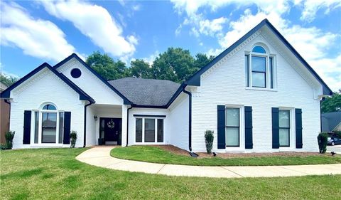 Single Family Residence in Roswell GA 805 Doe Hill Lane.jpg
