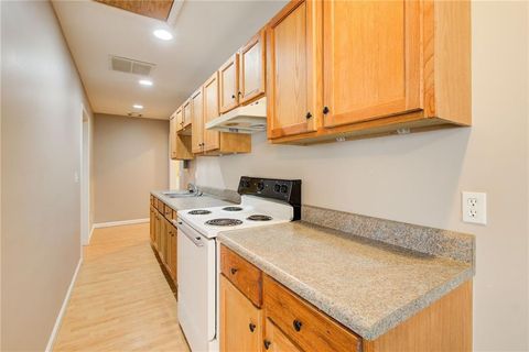 Single Family Residence in Woodstock GA 504 N Little Victoria Road 31.jpg